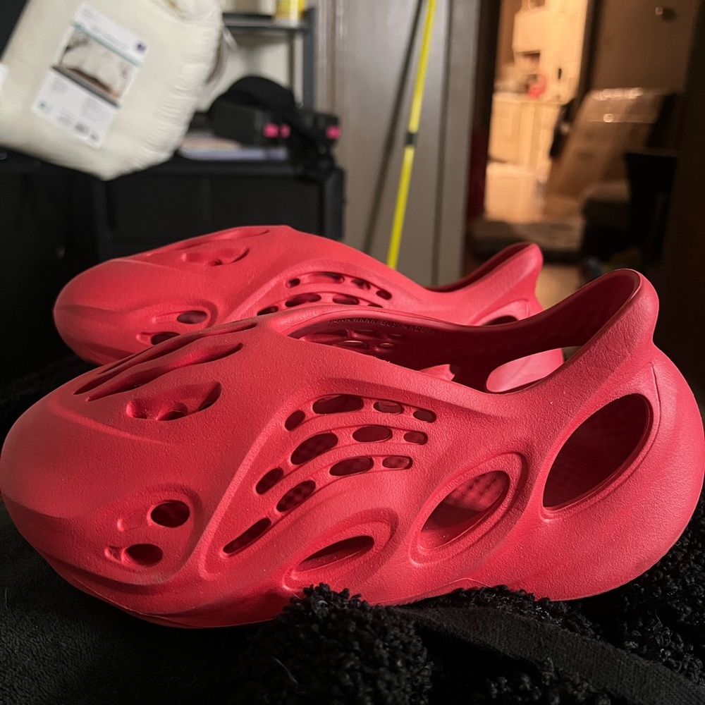 Yeezy Foam Runners vermillion (red)